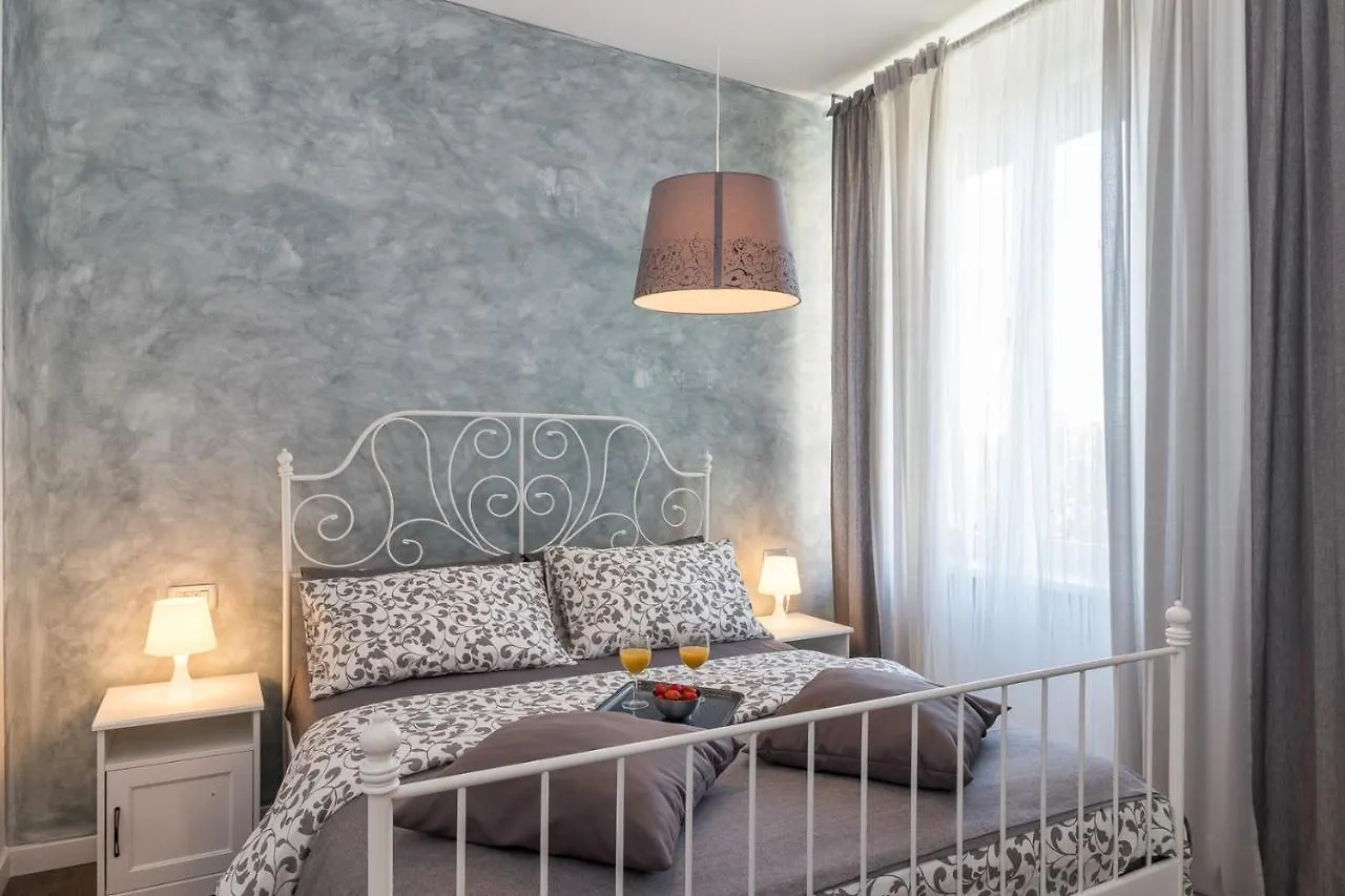 Luxury Apartments In The City Centre**** Πούλα Πανσιόν