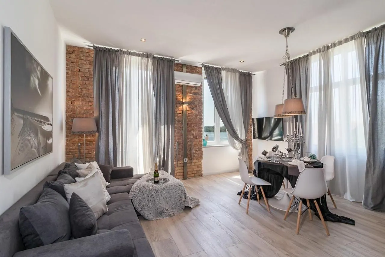 Luxury Apartments In The City Centre**** Πούλα