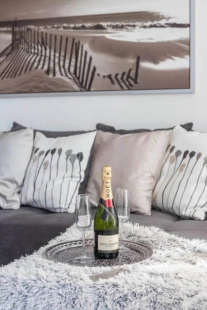 Luxury Apartments In The City Centre**** Πούλα Πανσιόν
