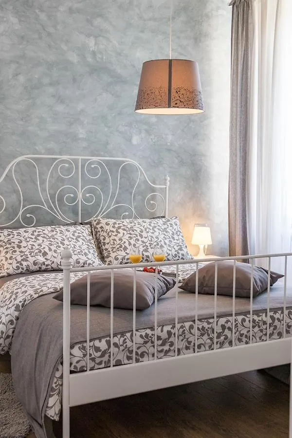 Πανσιόν Luxury Apartments In The City Centre**** Πούλα